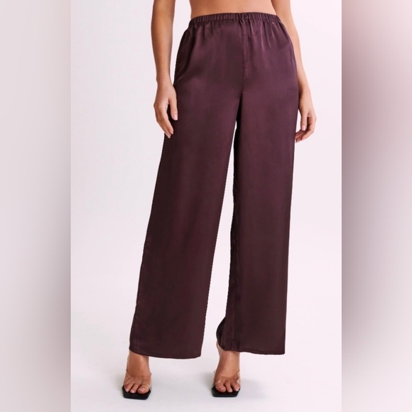 Elegant Satin Set with Matching Blouse, Shorts and Wide-Leg Pants in Deep Purple - Picture 2 of 3